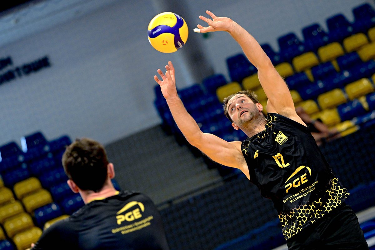 _SkraBelchatow_'s tweet photo. 4:0? To teraz jeszcze raz — ale na zdjęciach 🔥📸 

Wpadnijcie na naszą stronę i zobaczcie fotogalerię z sobotniego sparingu 📲 https://t.co/4jOSZrljr2

_____________
PGE GiEK Skra Bełchatów rekomenduje kolekcję siatkarską Teamwear 4F   ➡️ https://t.co/RS755Qopr3 
#4F #4Fteam #4FPoland #4FPolska
