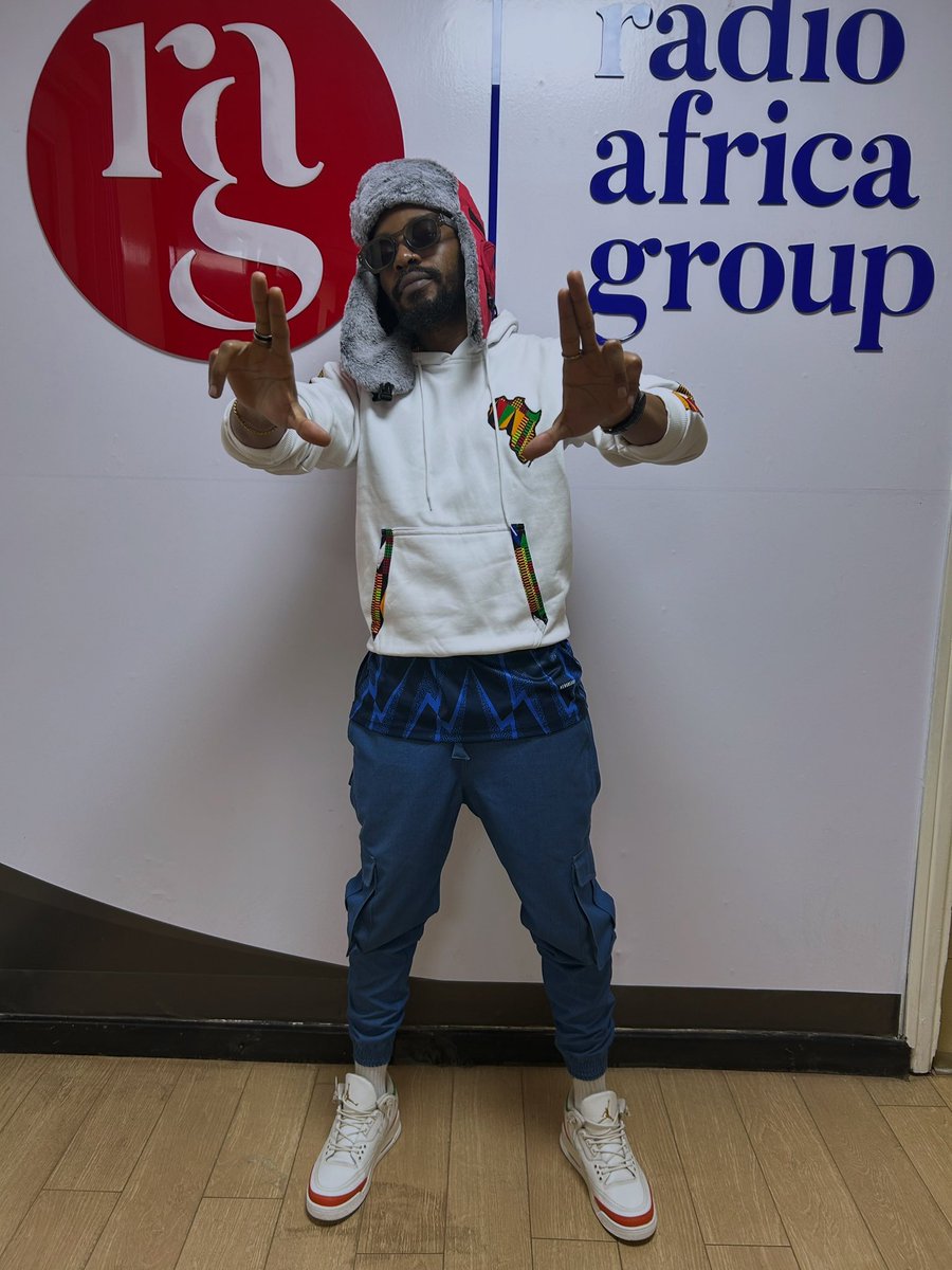 HomeboyzRadio's tweet photo. Kuna njeve lakini The Jam Session iko ON! 🥶🔥

Andy Young is keeping you warm with nothing but good music, good vibes &amp; great energy! 

#JamSessionHBR #AndyYoung #HomeboyzRadio https://t.co/TRSxi5nTWZ