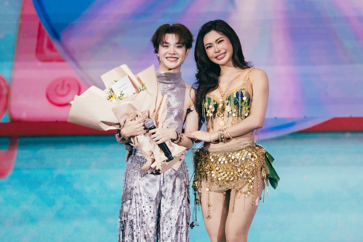 wabisabiTH's tweet photo. ขอบคุณแขกรับเชิญ คุณกชเบล ศรัณย์รัชต์ และ คุณโดม จารุวัฒน์ ที่ให้เกียรติมาร่วมเป็นแผ่นเสียงความทรงจำสุดพิเศษ ให้กับ บีเวอร์ และต้นหลิว ในงาน ‘The Sound of Us | BeverTonliew Fan Meeting’

#BeverTonliewFanmeeting https://t.co/ZSl8rWIle0