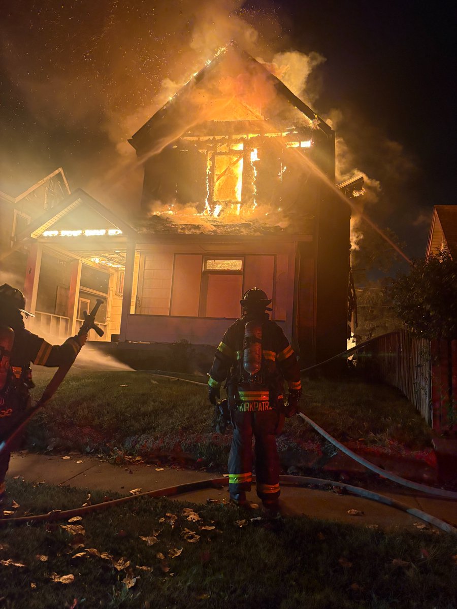 IFD_NEWS's tweet photo. 1:38 AM - #IFD Arson Investigators investigating after heavy fire breaks out in vacant two story structure at 230 N Walcott St and damages 3 other homes nearby.  One adult male occupant, in the home next door, was alerted by firefighters who then assisted with his safe evacuation https://t.co/ruoxa5l6Ho