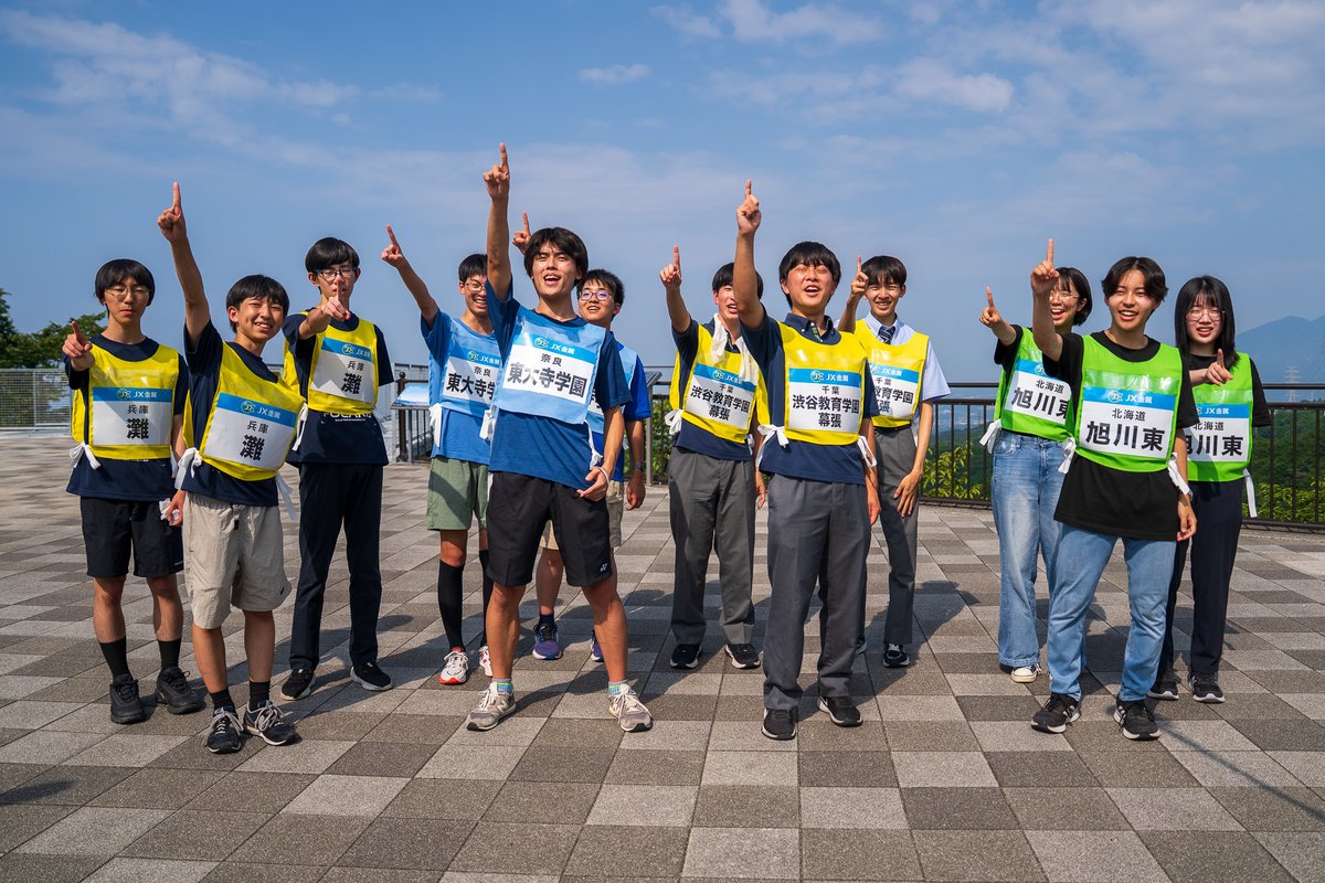 quizNTV's tweet photo. 第46回 #高校生クイズ 放送中!
準々決勝 三島スカイウォークでのタイマン早押し
激戦を制した4校が準々決勝へ進出🎉

奈良県 東大寺学園
北海道 旭川東高校
千葉県 渋谷教育学園幕張
兵庫県 灘高校

対決の舞台は北海道へ✈️
その前にGolden SixTONESとコラボした新ステージ開幕✨ https://t.co/2xJz3fqIAy