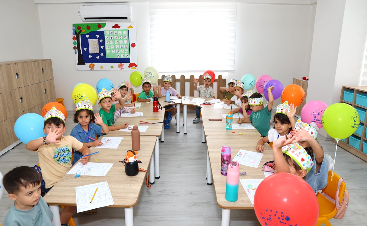 adiyamangovtr's tweet photo. Minik Kur’an Yıldızları 4-6 Yaş Kur’an Kursları Yeni Döneme Başladı

İl Müftülüğümüze bağlı Minik Kur’an Yıldızları 4-6 yaş tam gün Kur’an Kurslarının yeni dönem açılışı, Valimiz Sayın Abdullah Küçük’ün teşrifleriyle gerçekleştirildi.

Valimiz, minik yavrularımızı sınıflarında ziyaret ederek onların heyecanına ortak oldu, çocuklarımızla sohbet etti.

Rabbim; evlatlarımızı millî ve manevi değerlerle yoğrulan, güzel ahlakla yetişen; vatanına, milletine ve insanlığa hayırlı nesiller eylesin.

Yeni eğitim döneminin kıymetli öğrencilerimize, ailelerine ve öğreticilerimize hayırlı olmasını diliyor; minik Kur’an yıldızlarımıza sağlık, huzur ve başarılarla dolu bir eğitim dönemi temenni ediyoruz.