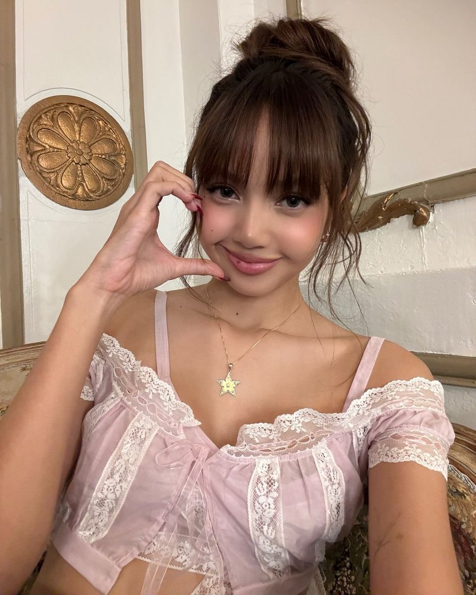 lalisa811o's tweet photo. Lisaaaaaaaaaaaa https://t.co/TSzMfNFp0N