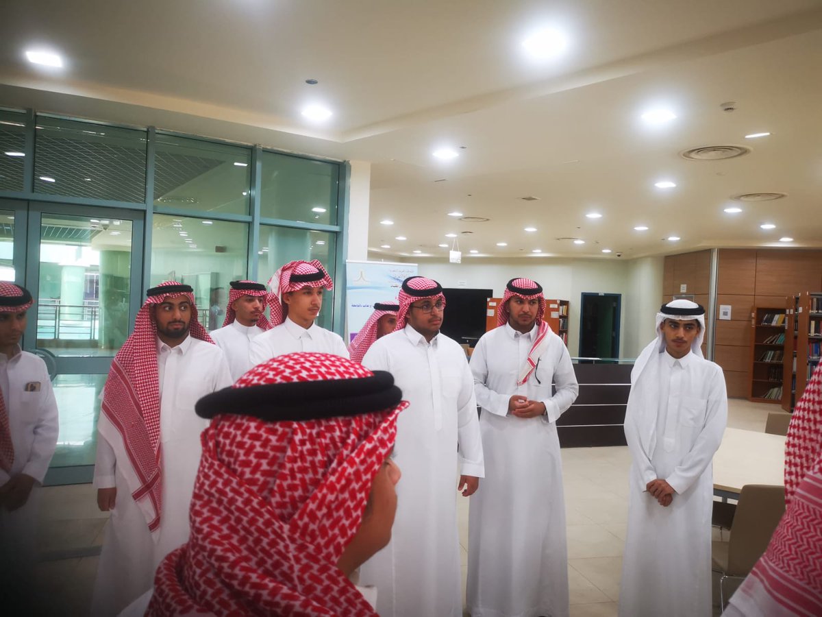 MathClub_NBU's tweet photo. استقبل رئيس قسم الرياضيات، د. مفلح بطاح الحازمي، الطلبة الجدد يوم 23 أغسطس، مرحبًا بانضمامهم إلى القسم، ومتمنيًا لهم بداية جامعية موفقة ومسيرة حافلة بالنجاح والتميز، ومؤكدًا حرص القسم على تقديم الدعم والإرشاد بما يسهم في تحقيق تطلعاتهم الأكاديمية.#قسم_الرياضيات #كلية_العلوم # https://t.co/yo7HhGFHXl