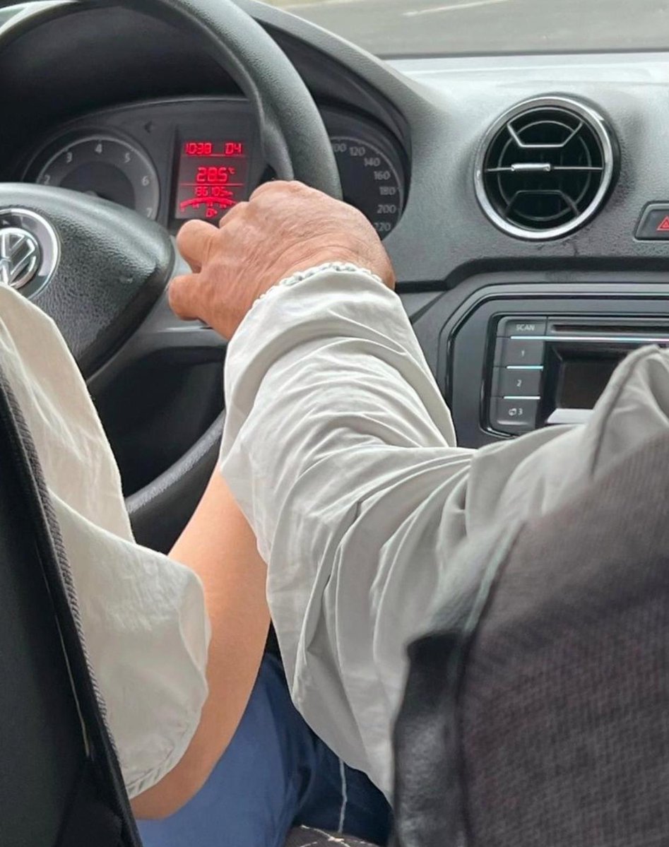 MohammadArzate's tweet photo. Primera clase de conducción! Me estremecía con el volante, pero el instructor fue genial, ya quiero manejar solo por la ciudad.， https://t.co/DixgB1Agql