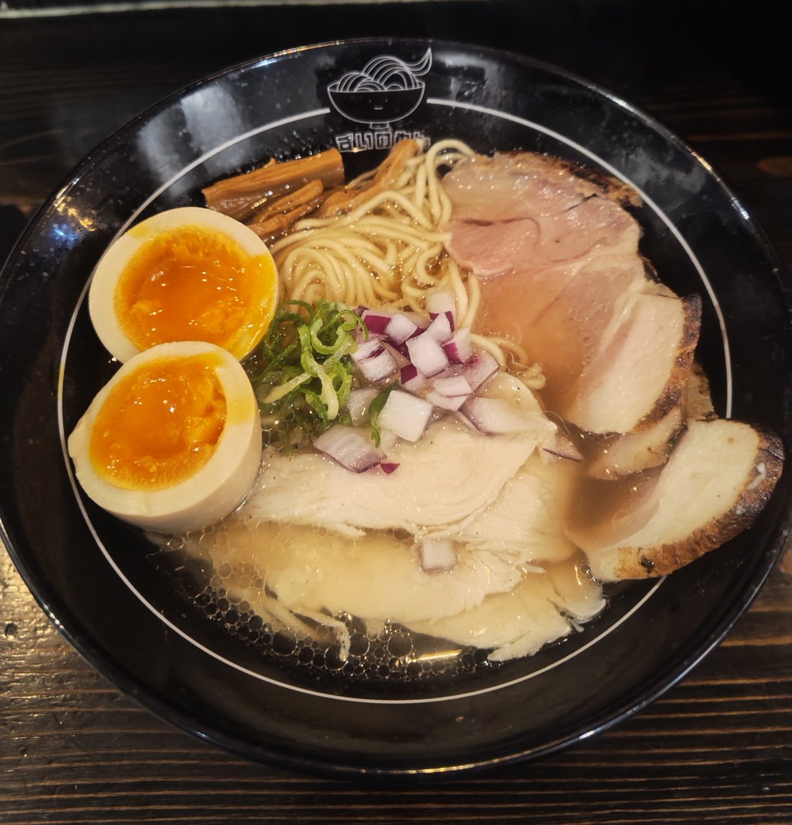 oasis3392's tweet photo. @satomidqw 今週のラーメン🍜 https://t.co/GMAn9hTYtH