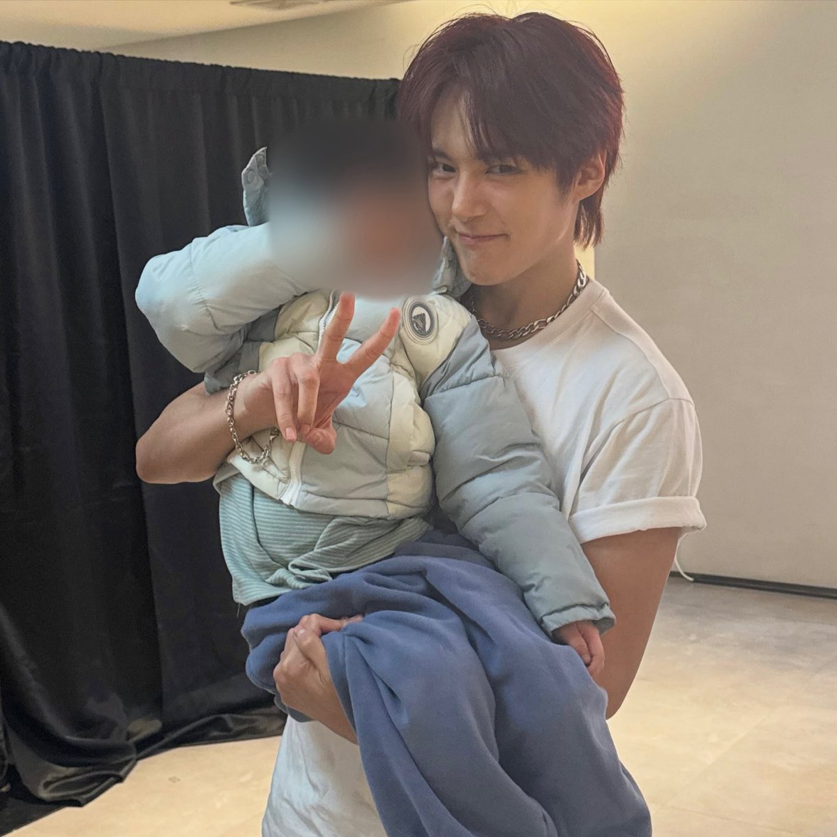 real_iam_kong_'s tweet photo. 21년도에 패딩 선물해 준다던 조카가
민혁 삼촌이 사준 패딩 입고 넥서스 콘 왔었대 🥺♡ https://t.co/JnXf8YKOlp