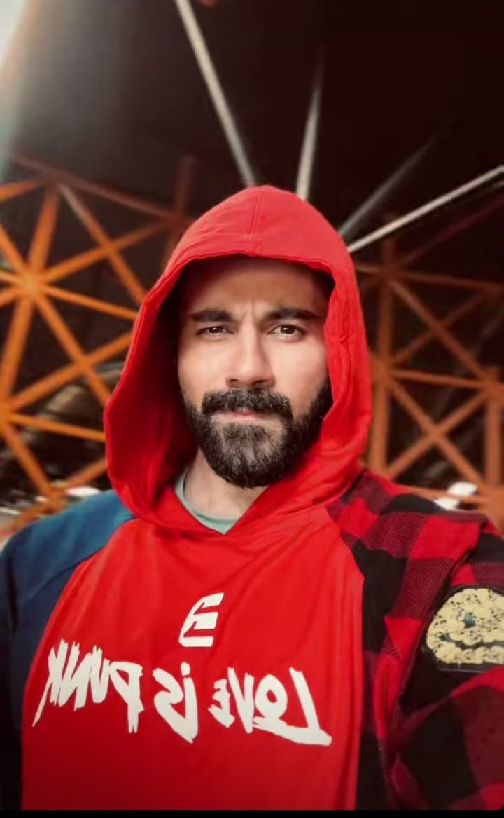 DahiChiniNamak's tweet photo. Your dedication is seriously making me want to hit the gym. 🖤🙃🦾
@Humarabajaj6 🤜🧿
#sherdil #abhishekbajaj #Abhinoor https://t.co/JBYqFLmZwf