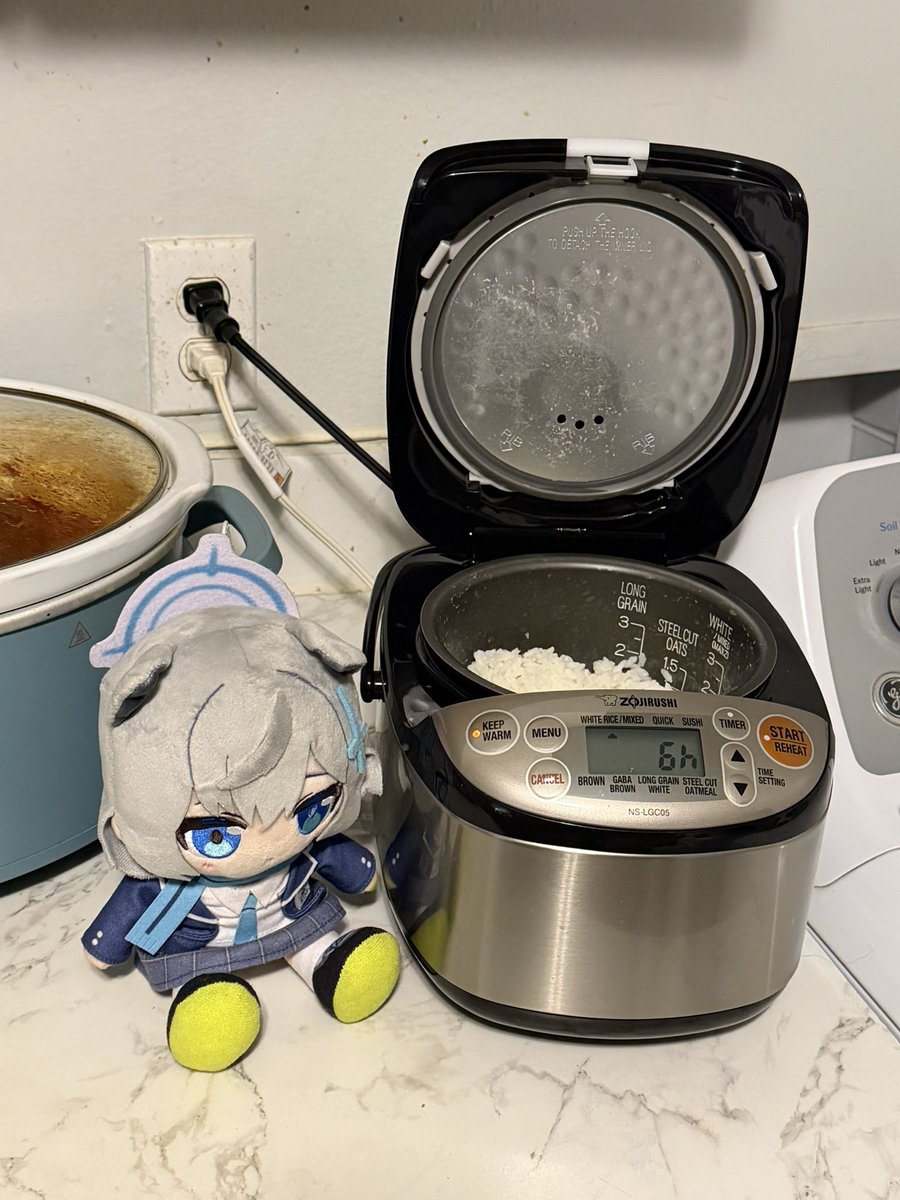 KonoHurt's tweet photo. The new rice cooker…

It’s so good and I am just testing it out and makes the rice last long under keep warm as well! 

Just testing it out to see how long the rice will last under keep warm and haven’t dried out after 6 hours! 

180 bucks well spent https://t.co/zV8P58s7je