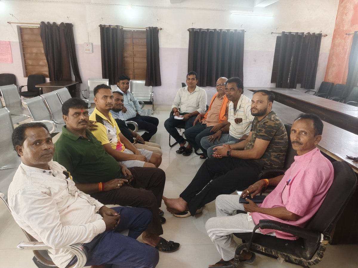 BhanuPBJP's tweet photo. @BJP4Jharkhand प्रदेश नेतृत्व के निर्देशानुसार मासिक संगठनात्मक बैठक के निमित्त कुरा मंडल के कुरा शक्तिकेंद्र में संयोजक, सह-संयोजक, पार्टी के वरिष्ठ नेताओं एवं समर्पित कार्यकर्ताओं के साथ बैठक कर संगठनात्मक विषयों पर विस्तृत चर्चा की।

@AdityaPdSahu @bjpkarmveer  @amarbauri https://t.co/l79Q8U5bOU