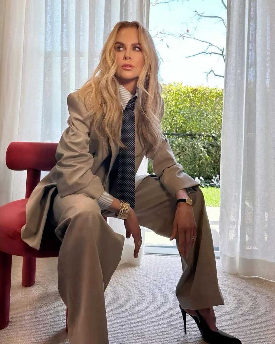 antiherowanda's tweet photo. save me nicole kidman in a suit SAVE ME https://t.co/nA9pSfciK3