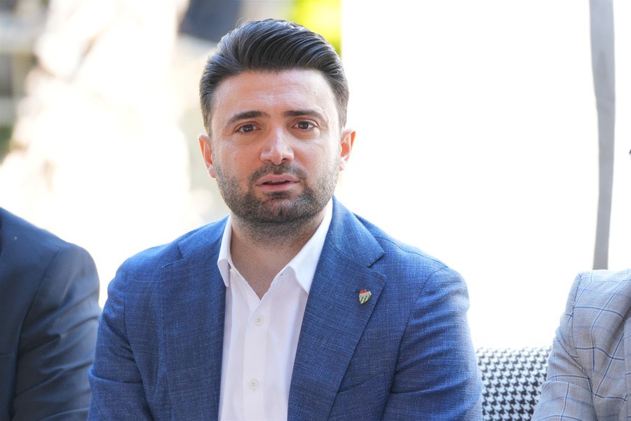 TransferWeb1's tweet photo. Bursaspor Başkanı Enes Çelik: "Bursa’nın ve Bursasporluların duruşu bellidir. Deplasmanda da, iç sahada da değişmez.Selam olsun duruşunu bozmayanlara… 🇹🇷" https://t.co/IrUqLDdFzu