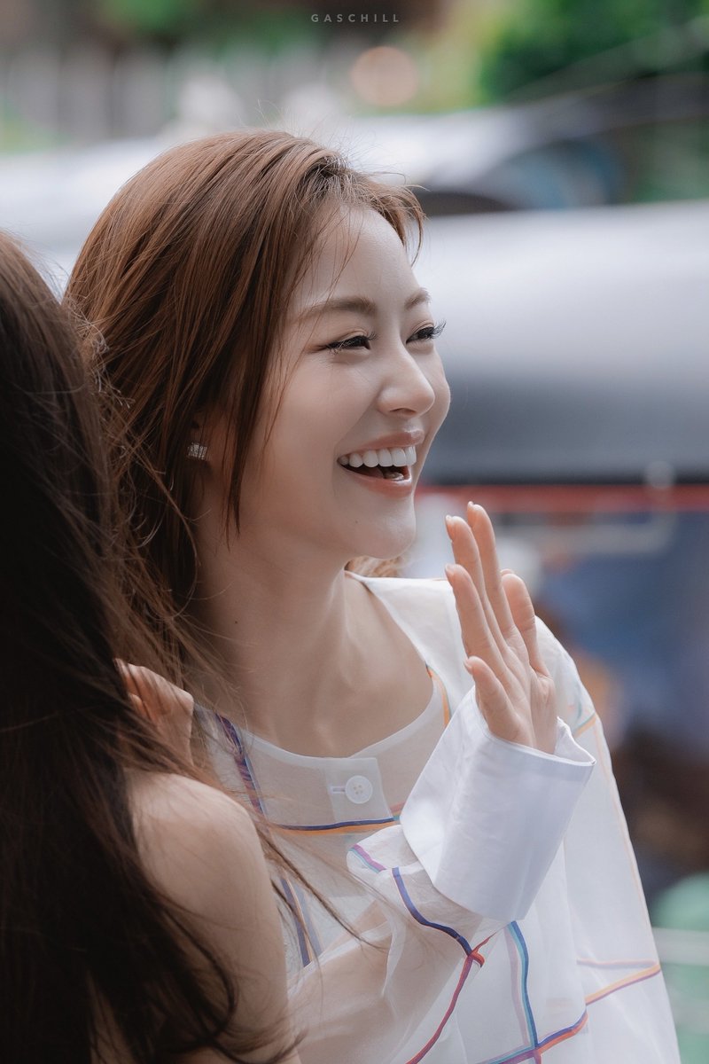 GasChill's tweet photo. 𝘴𝘶𝘯𝘴𝘩𝘪𝘯𝘦 𝘪𝘯 𝘮𝘺 𝘭𝘪𝘧𝘦 ☺️🤏🏻

#MiuNatsha https://t.co/GCzJYj2ysR