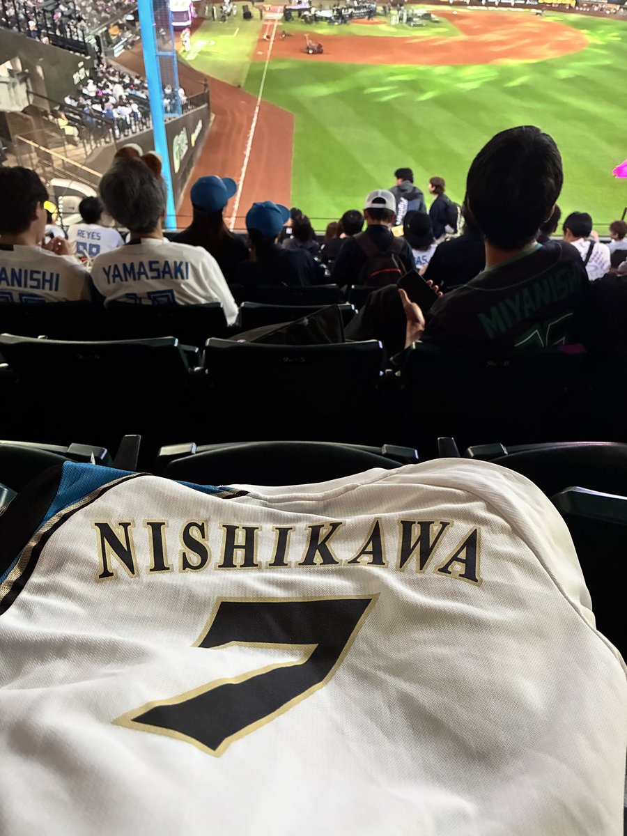 L0veFiGhTeRs_CS's tweet photo. 再び遥輝のヒロインが現地で見れる日が来るなんて思ってなかったから、めちゃくちゃ嬉しい😭
これは娘が小さい時に着せてた遥輝のシャツです。 https://t.co/a80so3oWh9
