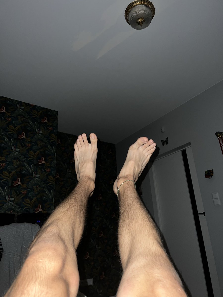 DenyLevant's tweet photo. Raise your legs 😏 https://t.co/binbP0liDZ