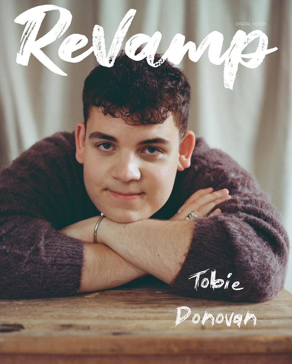mrssta_7twxt's tweet photo. Isaac Henderson, embodying a bright and introverted personality and always seen with a book, has won over all viewers of the LGBT+ inclusive project ever since he made his debut on screen. https://t.co/0T4AcTxaKX