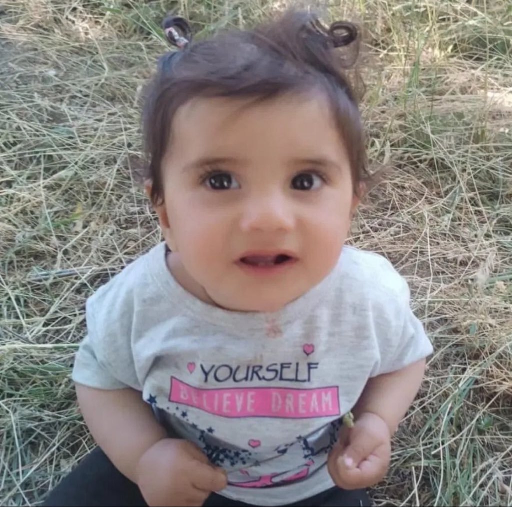 GulsahDuy's tweet photo. Bugün 11. Gün Büşra bebek hala kayıp.
Ne yaptınız el kadar bebeğe Allah'ın cezaları.

#BüşraBebekNerede https://t.co/DzZoscXjsu