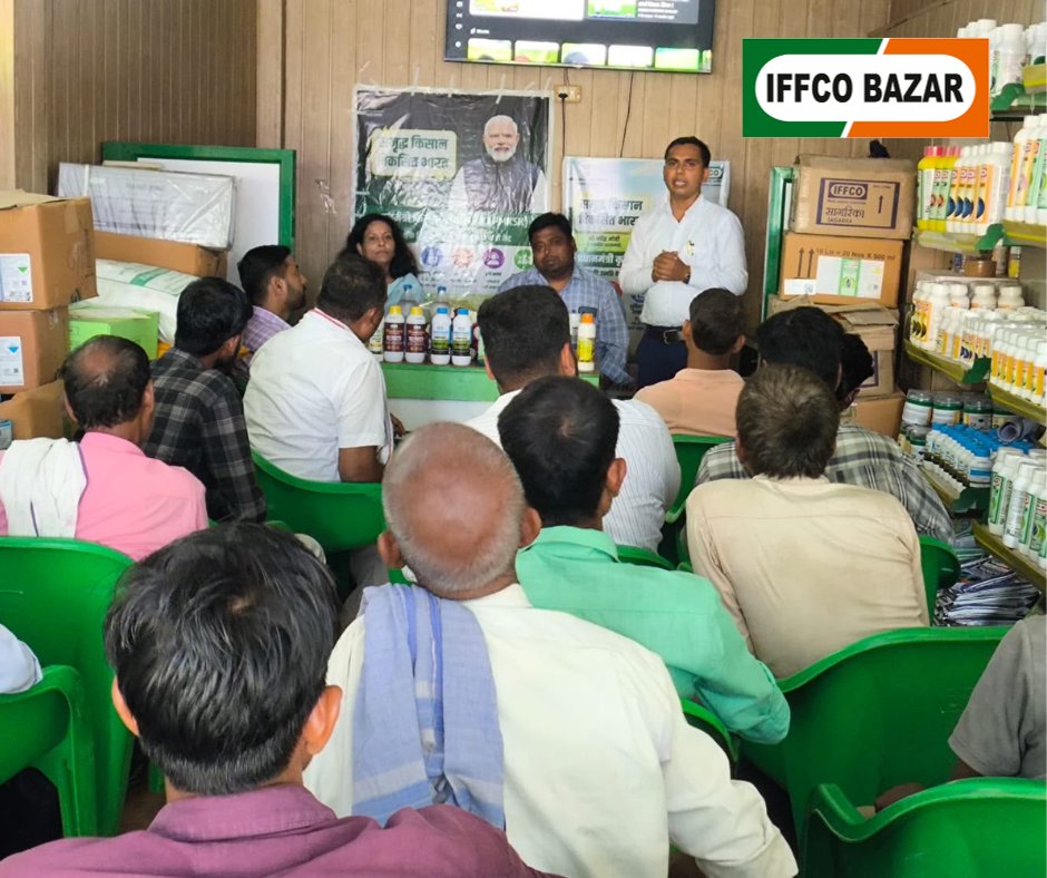 IFFCOBAZAR's tweet photo. इफको बाजार की CEO श्रीमती मधुलिका शुक्ला जी और राज्य विभाग के अधिकारियों ने सीतापुर जिले के सिधौली स्थित इफको बाजार का दौरा किया। इस अवसर पर उन्होंने किसान बैठक में भाग लिया और किसानों को कृषि क्षेत्र में उपयोग होने वाले नए एवं आधुनिक कृषि उत्पादों के बारे में जानकारी दी गई।

 #iffcobazar #iffcofertilizers #farmersmarket #KisanMeeting #Agriculture #NewAgeAgriculture #iffcobazarsitapur