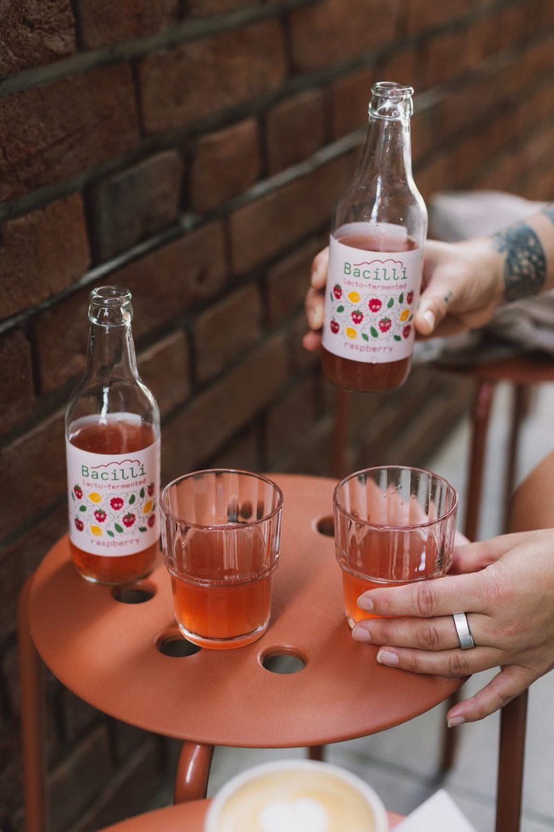 esensis_ro's tweet photo. A fizzy little moment. ✨
Kombucha &amp; lemonade by Bacilli.

🔗https://t.co/IVji6I9CJL https://t.co/5XpJoDRgzK