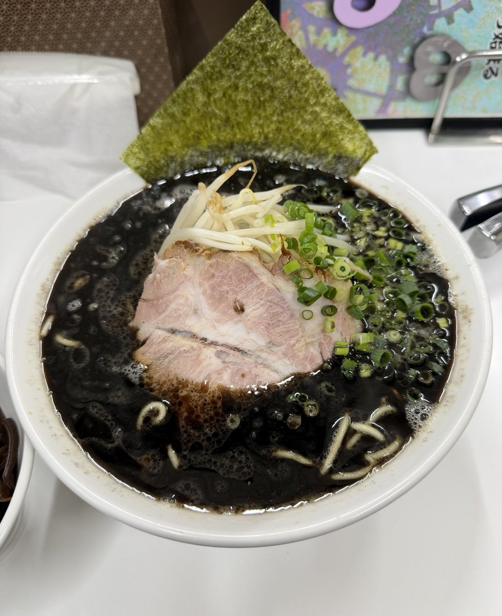 nao__919's tweet photo. ぶたまるき🐽渋沢

黒ラーメン
マー油超多め
きくらげ

3回目の訪問♪♪
今日は台風だけどﾏｻｷﾁｰ♡な方が車出してくれた🤭
前回はマー油多めにしたから今回は有料の超多め☝️
麺にマー油を絡めて食べると最高にウマいっす😍
きくらげも良く合って最&amp;高✨
また定期的に食べに来たい
ご馳走様でした🙏 https://t.co/bY3y86BJnp