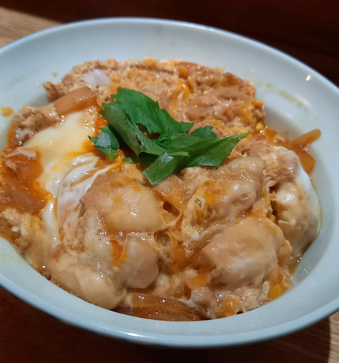 barononbey's tweet photo. 台風通過中には明日の台風一過を期して大山鶏の親子丼を頂戴する☆ https://t.co/y2rBYsOED0