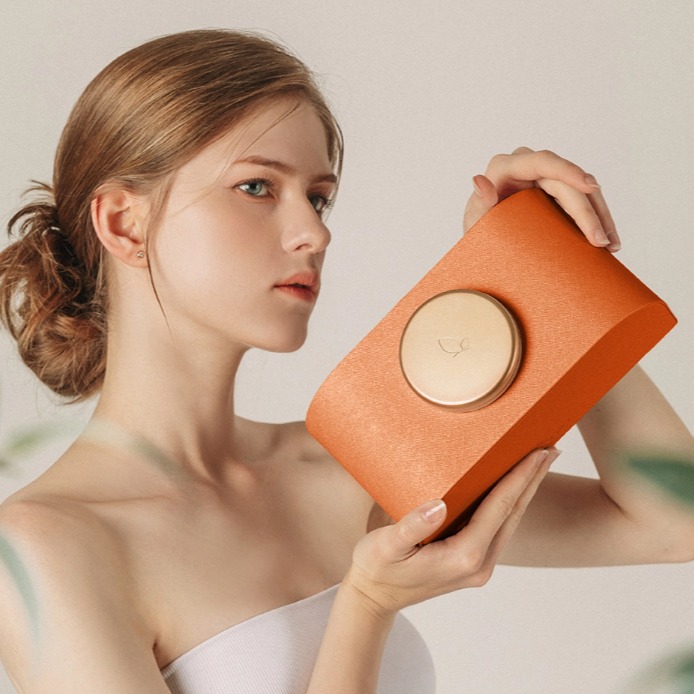e_enos's tweet photo. . A vibrant feast of light and color for your space. The MOME Signature Orange Edition transforms an everyday essential into a high-end design objet. Watch the rich orange silhouette capture the light, adding a bold, artistic energy to your premium https://t.co/olh7ItQfdf