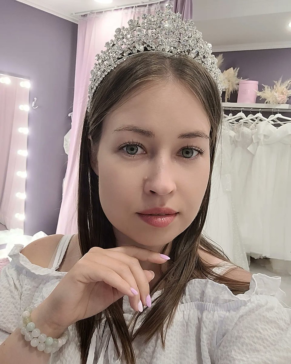 btos14's tweet photo. 👑💃🏻🤪🔥😇 https://t.co/zFr8NoC9PE