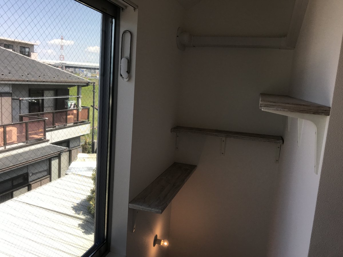 orehasanosuke's tweet photo. 🐾新着物件のご紹介🐾
江戸川沿いの長屋型のデザイナーズに空き！
3フロア＋ロフトの立体構造🏢
ネコドア＆キャットステップあり。
陽当たり抜群🌞
JR常磐線金町駅から徒歩18分👣
お問合わせはお早めに！
▼詳細
https://t.co/VAF6Rz2D31
#猫 #ネコ #賃貸 #部屋探し
#東京都 #葛飾区 #金町 #常磐線 https://t.co/nX1glztGMX