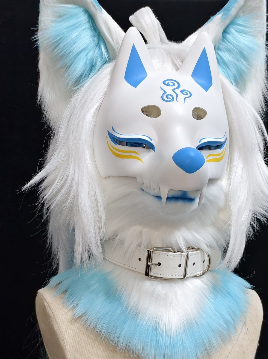 qihuo_blaze's tweet photo. The fox peeking at you through the mask slits🦊, you’ll never guess what she’s thinking.

#furry #fursuit #FursuitEveryday #Fursuiter https://t.co/sQz3BCFJB7