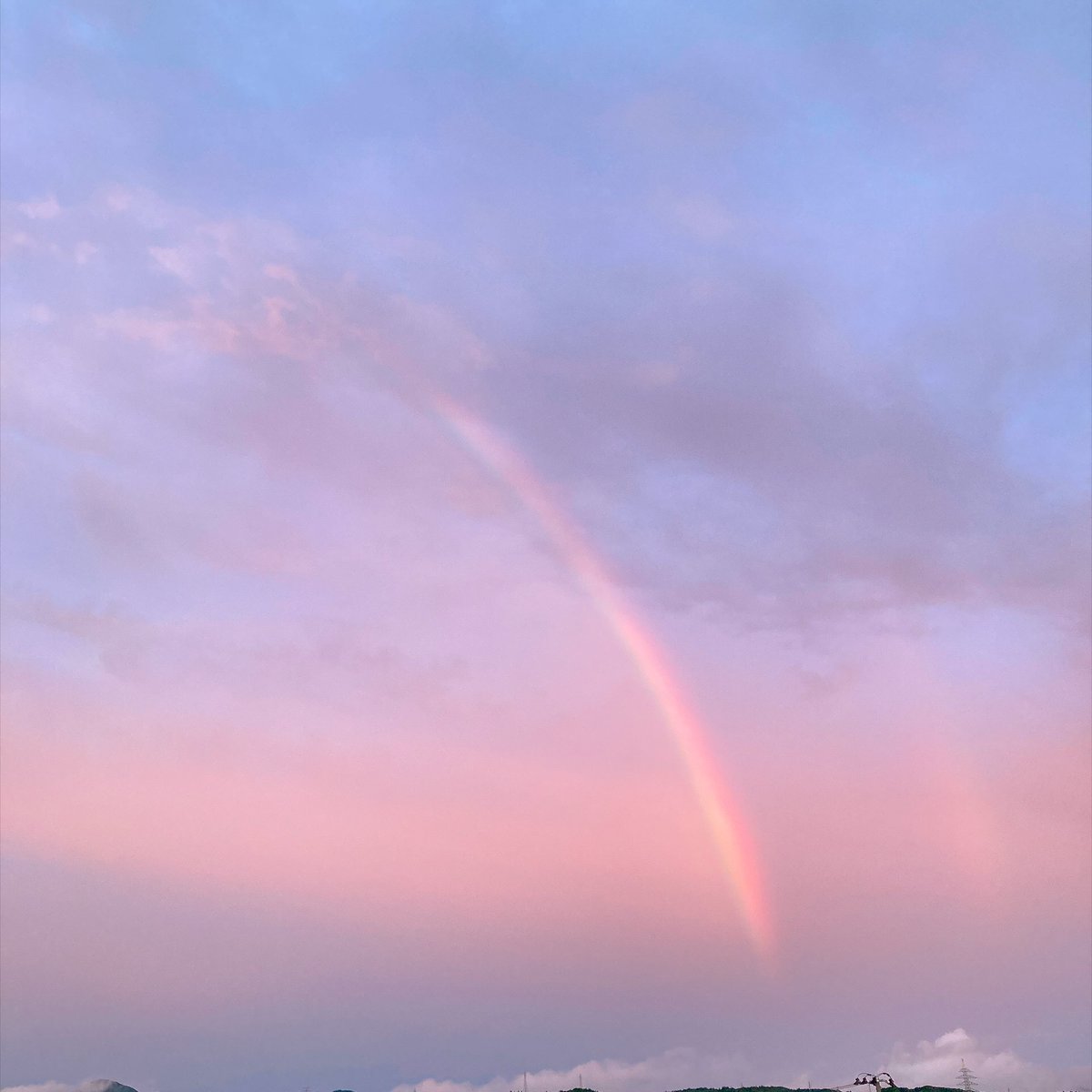 achanmama9's tweet photo. 虹めちゃくちゃ綺麗🌈✨️✨️ https://t.co/uM24x64BSD