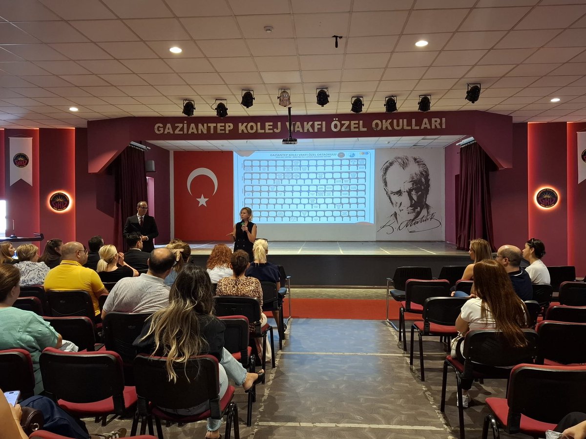 GkvKurumsal's tweet photo. 19 Eylül 2026 Cumartesi günü GKV Özel Ortaokulu 8. sınıf velilerimize yönelik 2026-2027 eğitim öğretim yılının ilk veli toplantısı gerçekleştirildi. Toplantıda LGS koordinatörü Ziya Öğüt tarafından sınava hazırlık sürecinde yürütülen çalışmalara dair bilgilendirme yapıldı. https://t.co/yubDY6sznb