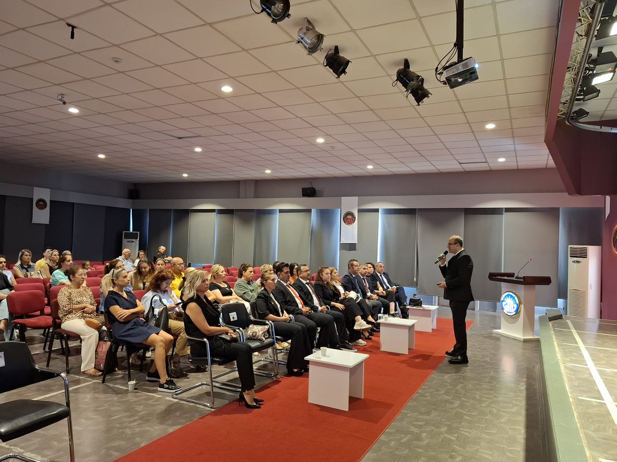 GkvKurumsal's tweet photo. 19 Eylül 2026 Cumartesi günü GKV Özel Ortaokulu 8. sınıf velilerimize yönelik 2026-2027 eğitim öğretim yılının ilk veli toplantısı gerçekleştirildi. Toplantıda LGS koordinatörü Ziya Öğüt tarafından sınava hazırlık sürecinde yürütülen çalışmalara dair bilgilendirme yapıldı. https://t.co/yubDY6sznb