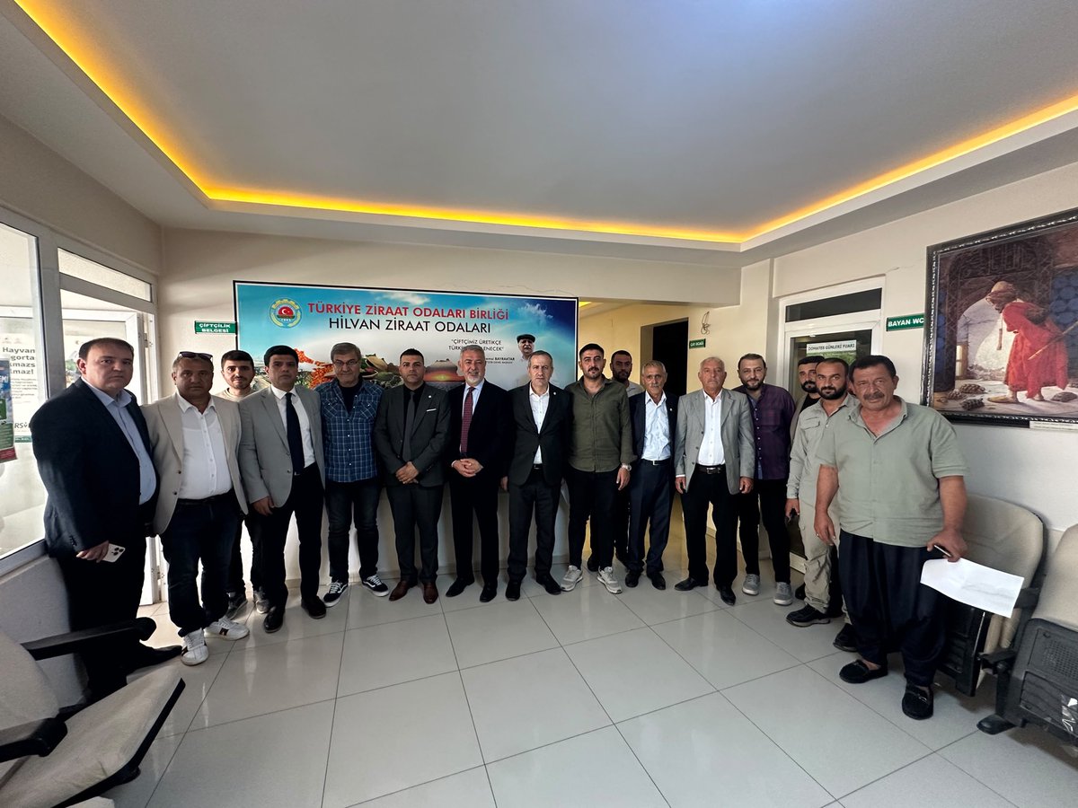 CumhurUzun48's tweet photo. YENİ Parti Şanlıurfa İl Yöneticilerimiz ve Hilvan İlçe Başkanımız Sayın Mehmet Celal Avcı ile birlikte, Hilvan Ziraat Odası Başkanlığını ziyaret ederek Başkanımız Sayın Hikmet İpar ile bir araya geldik.

Çiftçilerimizin ve üreticilerimizin sorunlarını dinledik, notlarımızı aldık; çözüm önerilerimizi ve tarıma ilişkin çalışmalarımızı anlattık.