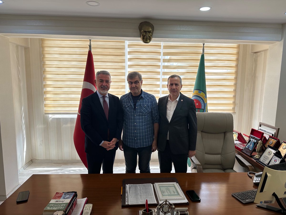 CumhurUzun48's tweet photo. YENİ Parti Şanlıurfa İl Yöneticilerimiz ve Hilvan İlçe Başkanımız Sayın Mehmet Celal Avcı ile birlikte, Hilvan Ziraat Odası Başkanlığını ziyaret ederek Başkanımız Sayın Hikmet İpar ile bir araya geldik.

Çiftçilerimizin ve üreticilerimizin sorunlarını dinledik, notlarımızı aldık; çözüm önerilerimizi ve tarıma ilişkin çalışmalarımızı anlattık.