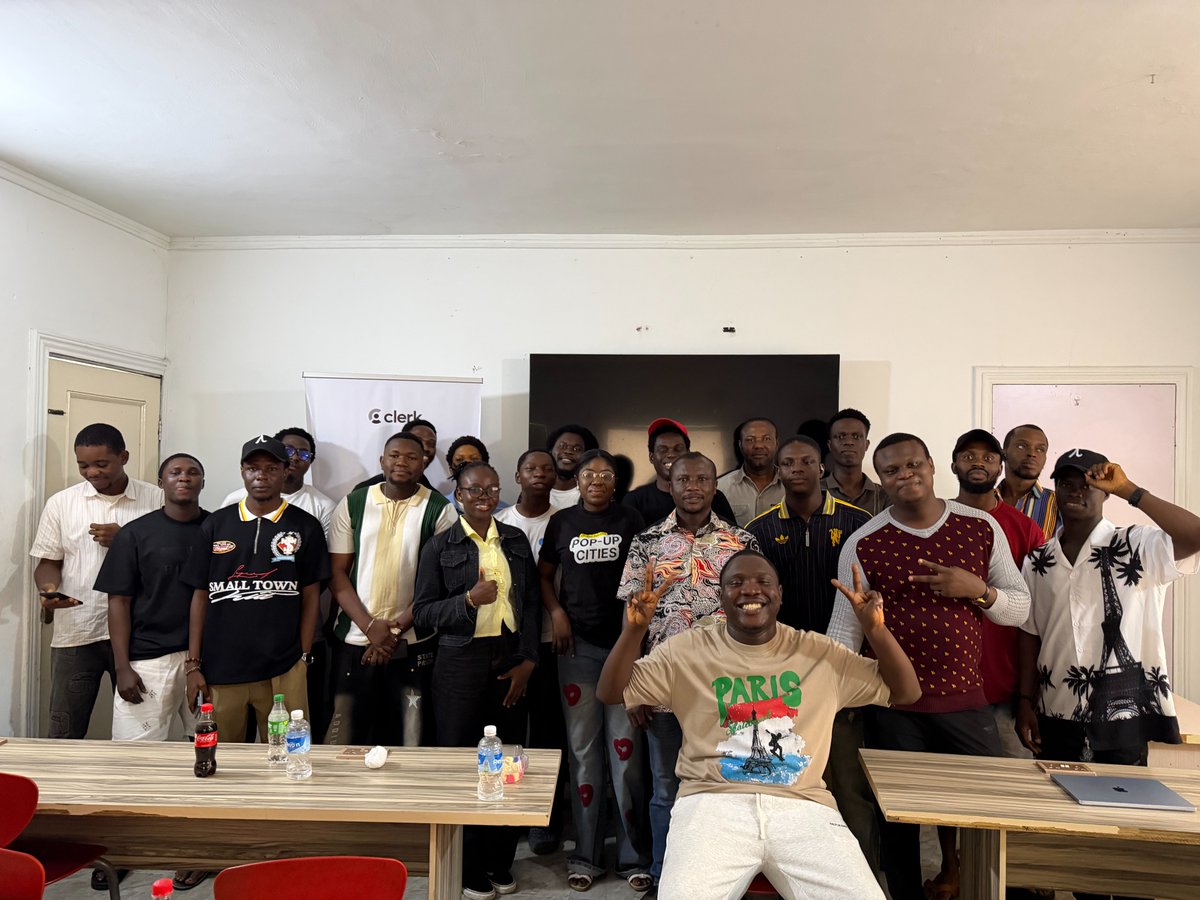 Timothy_Ovie's tweet photo. Great time hosting Build Better with Clerk last weekend.

Loved hearing how devs are thinking through auth &amp; user management as they scale, and how they’re using @clerk. 🩶

Seeing what folks are building &amp; catching up made it even better.

In a nutshell: build what matters. https://t.co/v3MFRPBhJ5