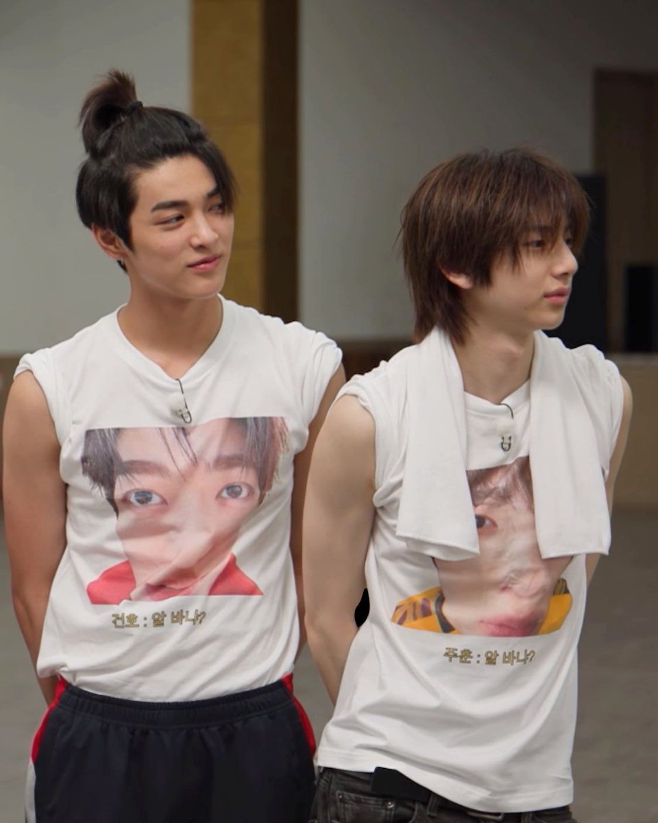 kejunation's tweet photo. three cute things about kono from jju perspective :
1. young
2. tall
3. adorable smile https://t.co/I9FMFMu7TB