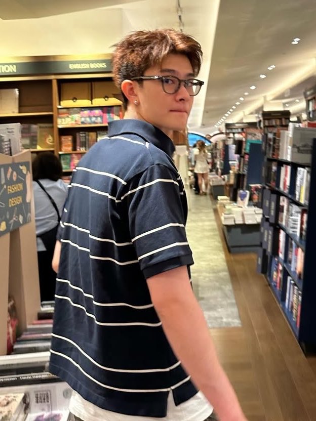 bokbakclub's tweet photo. สีnavyที่หล่อที่สุดที่เคยเจอ https://t.co/PJUANUEl2n