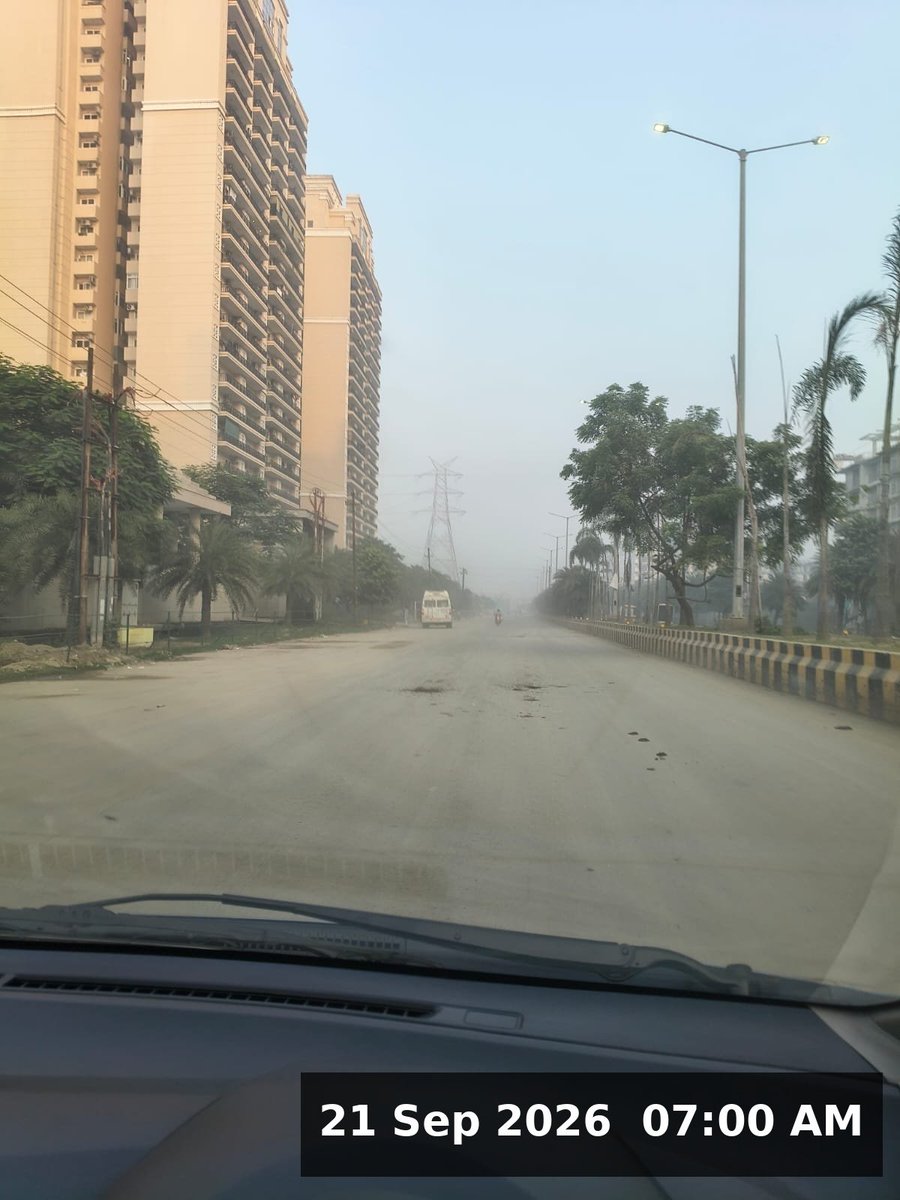 vishal_mathur's tweet photo. @CeoNoida @CMOfficeUP plz see the amount of air pollution in sector 150 noida. Matter raised again and again, but action by officials of NA. Best sector of Noida turns to the worst sector https://t.co/8wWmEbTzMU