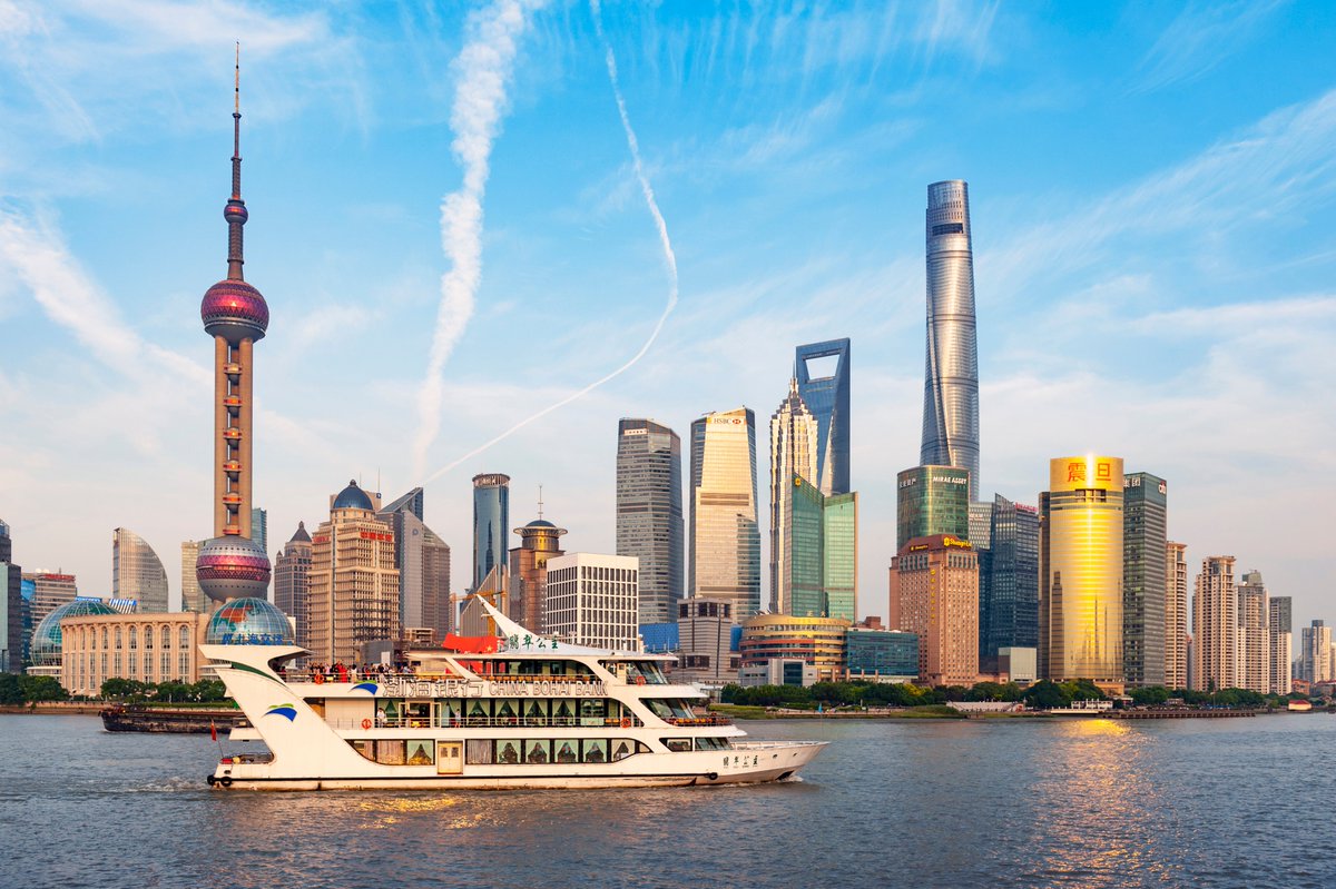 lonelyplanetfr's tweet photo. #Shanghai, ville de tous les contrastes ! 🤩

Gratte-ciels vertigineux, maisons traditionnelles, gastronomie et illuminations du Bund… La métropole chinoise se découvre entre passé et modernité 🇨🇳

À découvrir ici ➡️ https://t.co/rEOijYnJAq https://t.co/EHnbvemhZR