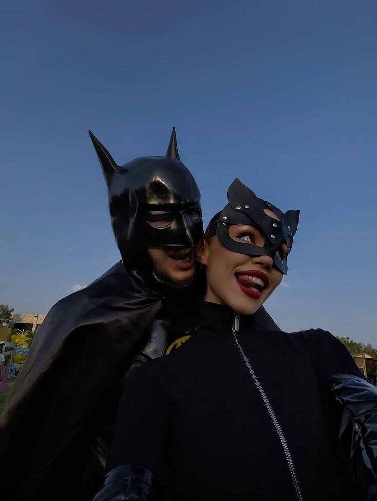 Rana101940's tweet photo. 👩🏻‍❤️‍💋‍👨🏻 https://t.co/KwHz6vVE9h