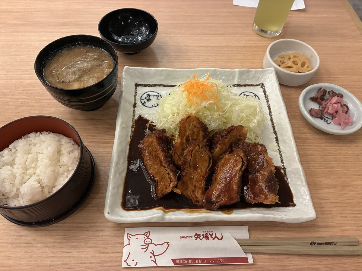 misamisasirotan's tweet photo. 名古屋に来たのですが東京台風すごいっぽくて奇跡的に台風避けられる旅程になってしまった https://t.co/I8S40SF35a