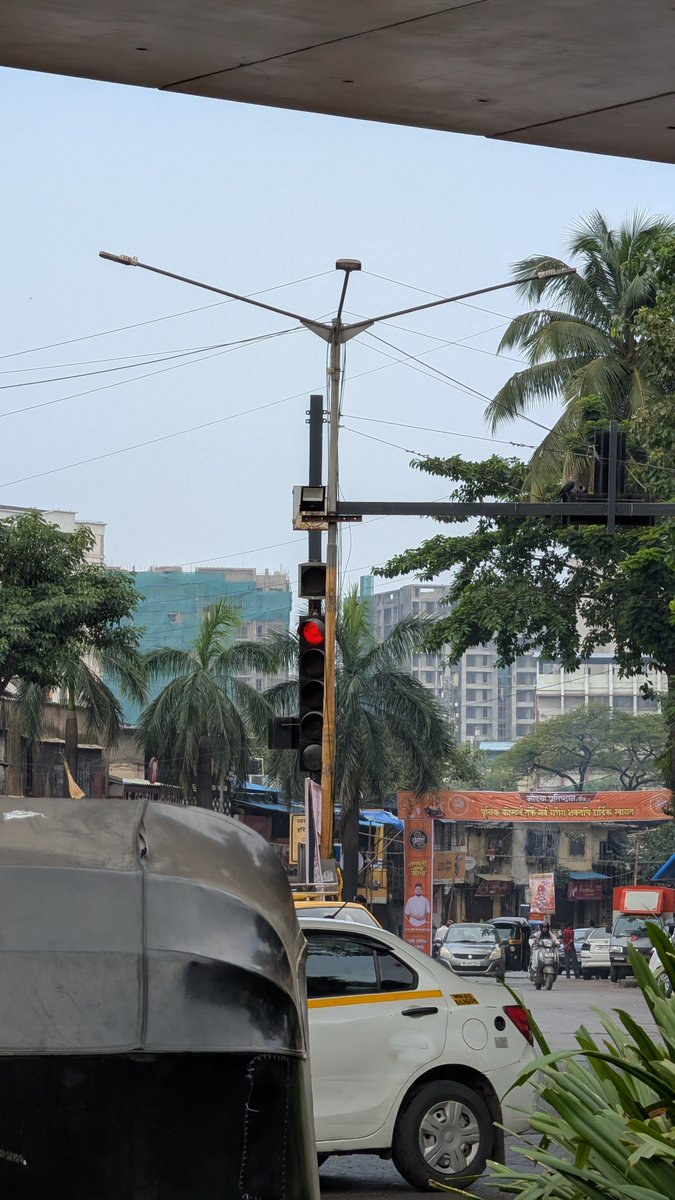 WorkFromRoad's tweet photo. The countdown timer is not working at this signal for a month now. Please rectify since it's creating a lot of confusion on the road 

Location: https://t.co/OMpaZ1gnc5

@MTPHereToHelp @MumbaiPolice https://t.co/eSBGeMkB3T