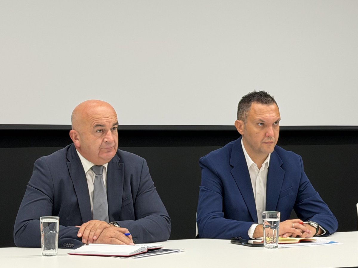 MPoljoprivrede's tweet photo. Ministar Joković je, na poziv ministra Ćulafića, učestvovao u razgovorima o konkretnim koracima za implementaciju WASEC projekta. 

📍Posebno je istakao uključenost opština i finansiranje njihovih projekata, kako bi gradjani osjetili benefite realizacije ovog projekta što prije. https://t.co/8bKQEbeoyB