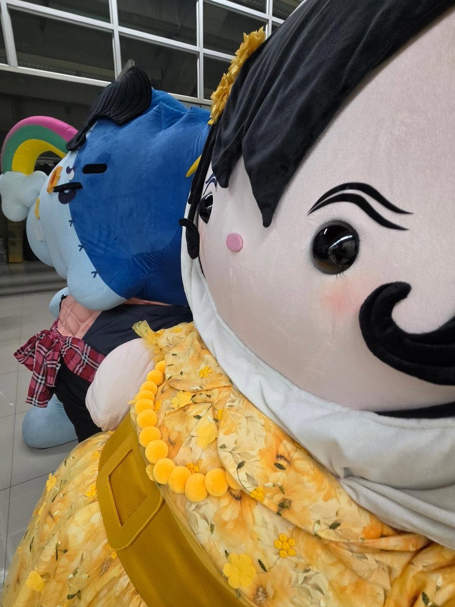 isknnu's tweet photo. เอนี่: ใช่มั้ย โอเค แล้วก็ขอบคุณค่ะ แล้วก็เดินกลับไปบนเวที แล้วก็ถอนสายบัวหนึ่งรอบ แล้วก็เดินกลับ แล้วก็ทุเรียนปั่น โอเค้
สไมล์: *พยักหน้า*

ฮือออออออ มีบรีฟคิวกันด้วย เก่งมาก น่ารักที่สุด https://t.co/hP8scjPBdM