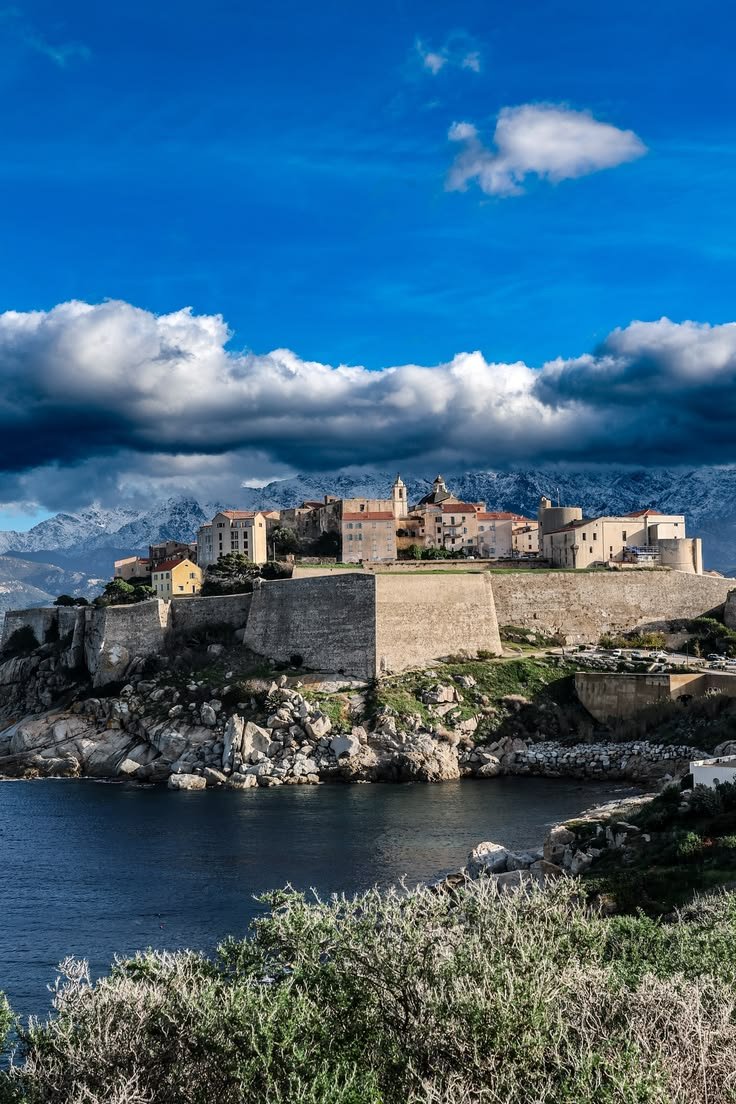 GhjuvanAndreani's tweet photo. La citadelle de Calvi https://t.co/1hCwAV0CBS