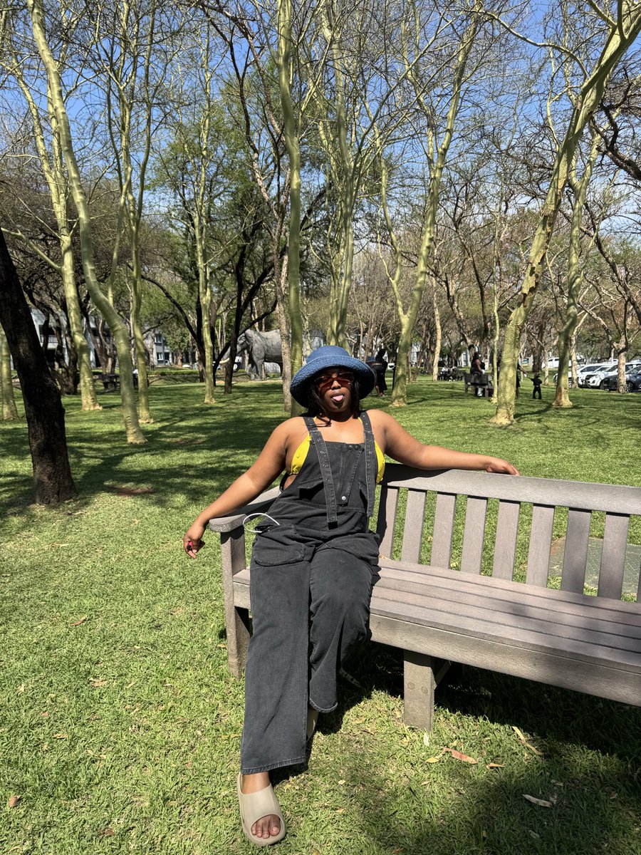 AprilPhenyo64's tweet photo. Big momma Trans…Enjoying the Monday sun 🏳️‍⚧️ 🦋#sunkissed @SunCityResortSA https://t.co/qNYHmiLPNs