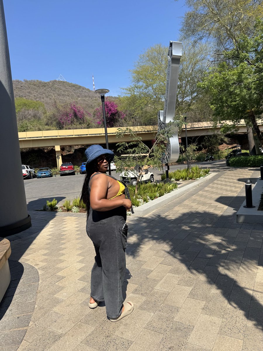 AprilPhenyo64's tweet photo. Big momma Trans…Enjoying the Monday sun 🏳️‍⚧️ 🦋#sunkissed @SunCityResortSA https://t.co/qNYHmiLPNs