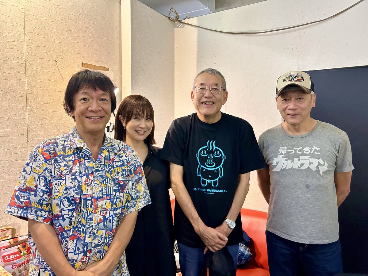 F6TEAMKADZ's tweet photo. 今日は渋谷に『河崎実監督の初監督作品幻の8ミリ映画復活上映』に行ってきました。
一枚目､左より､河崎実監督､平田弥里さん､私、原口智生監督。
私が着ているＴシャツは『メソポ田宮文明』さんデザインの『お湯わいてるぞう』Ｔシャツです。
#河崎実　さん
#平田弥里　さん
#原口智生　さん https://t.co/Ze5ki658rE