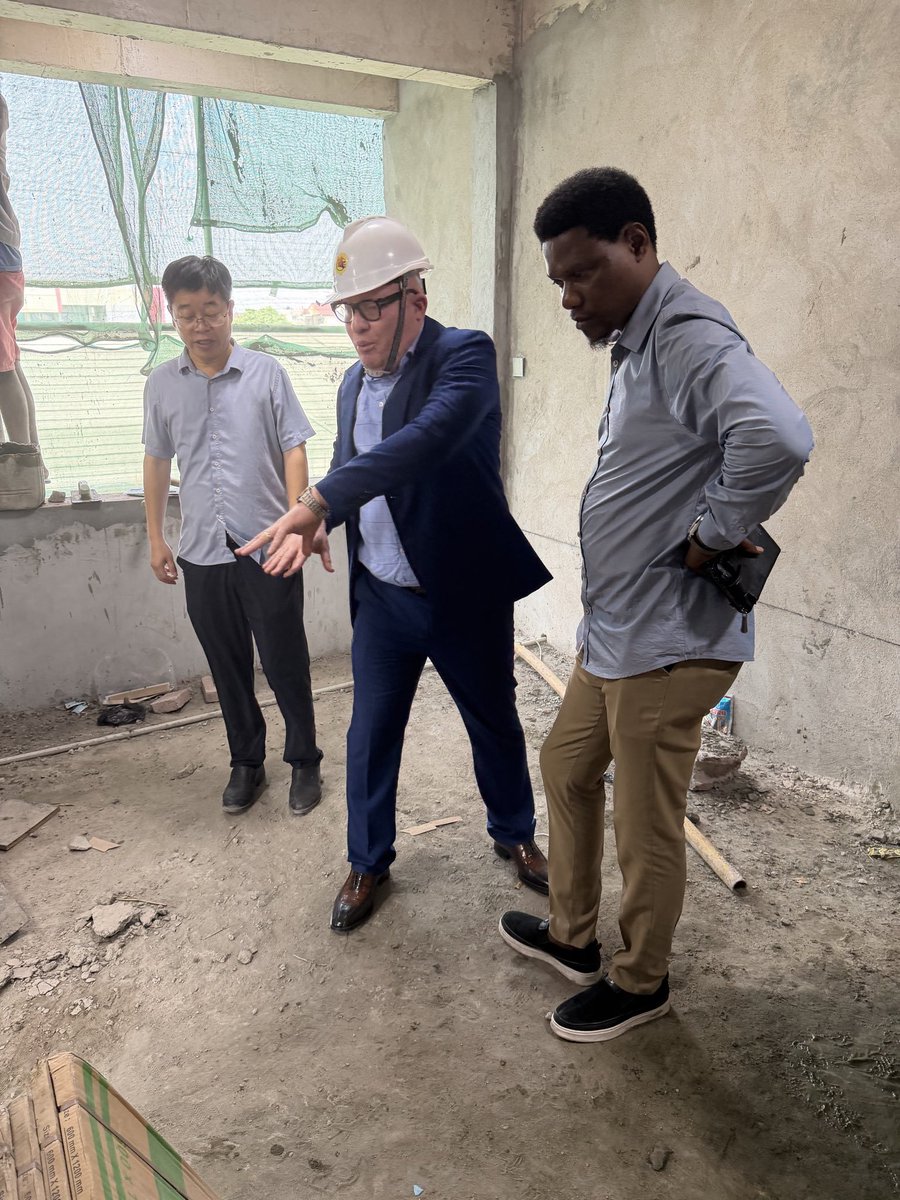 rickgabrielwadi's tweet photo. 6/10 — DE LA MAISON FAMILIALE À L’INFRASTRUCTURE. 🇨🇩

Vous avez un projet ?

🏠 Maison
🏢 Immeuble
🏬 Bâtiment commercial
🛣️ Infrastructure
🔨 Rénovation
♻️ Réhabilitation

ROCK CONSTRUCTION TECHNOLOGY met son expertise au service de projets de différentes dimensions.
@Presidence_RDC 
@ClmentKatendeJ1 
@MuadiLaeticia