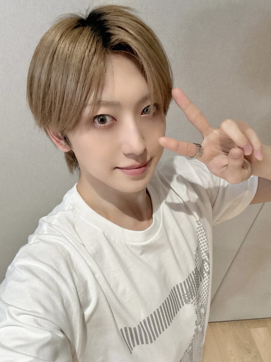 andTEAMofficial's tweet photo. Wolf's Love T-Shirts🐺

#EJ #FUMA #K 
#andTEAM_MarkonMe https://t.co/h4I7tGhLum